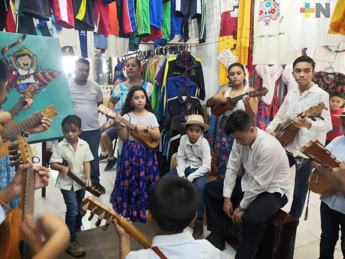 El fandango veracruzano llegó a los mercados de Coatzacoalcos