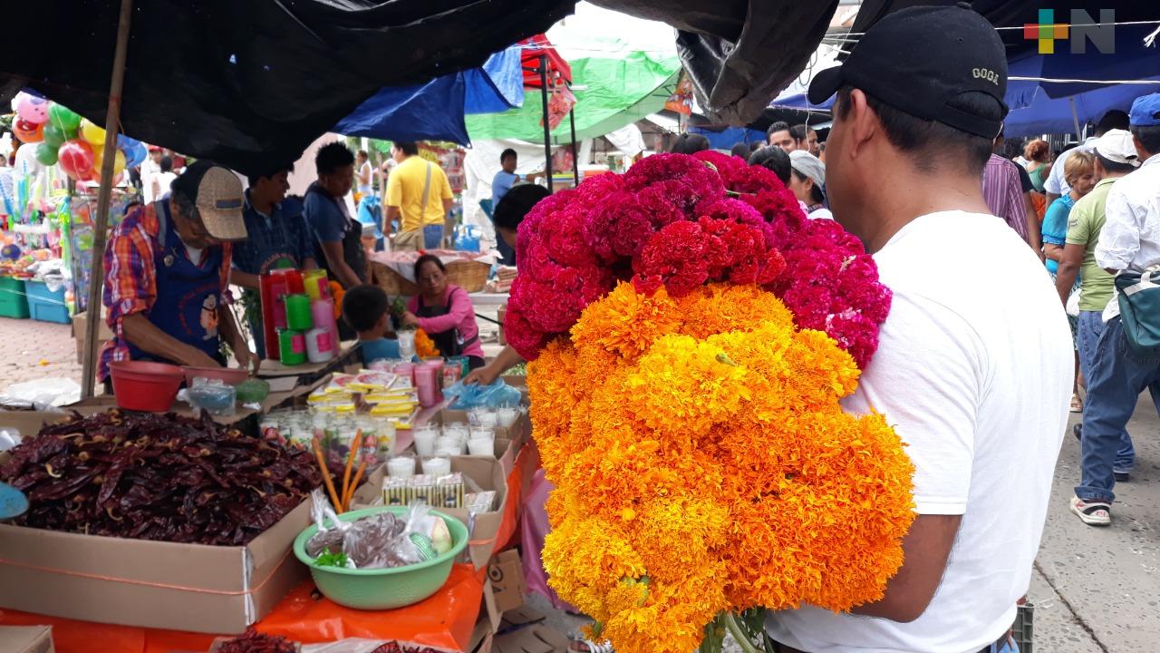 Llega la flor para la celebración de Día de Muertos