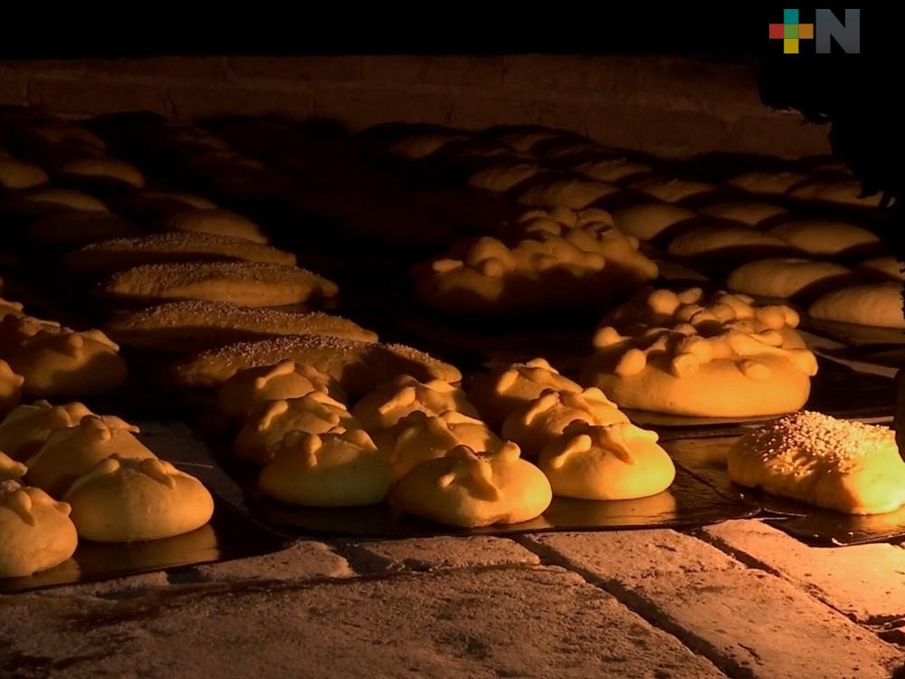 Pan de muerto, tradición que vive en Xico