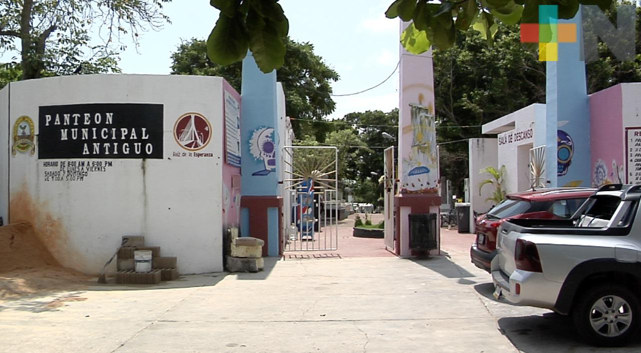 Realizan trabajos de rehabilitación en panteones de Coatzacoalcos