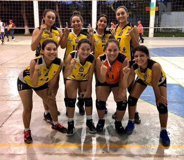 Leonas de Coatzacoalcos por el Campeonato Conadeip de Voleibol