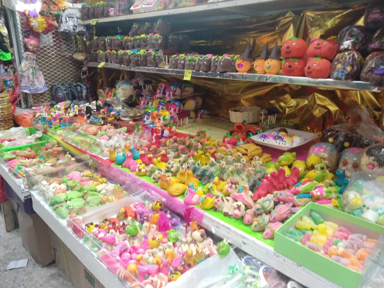 Bajas ventas reportan comerciantes de mercado Jáuregui