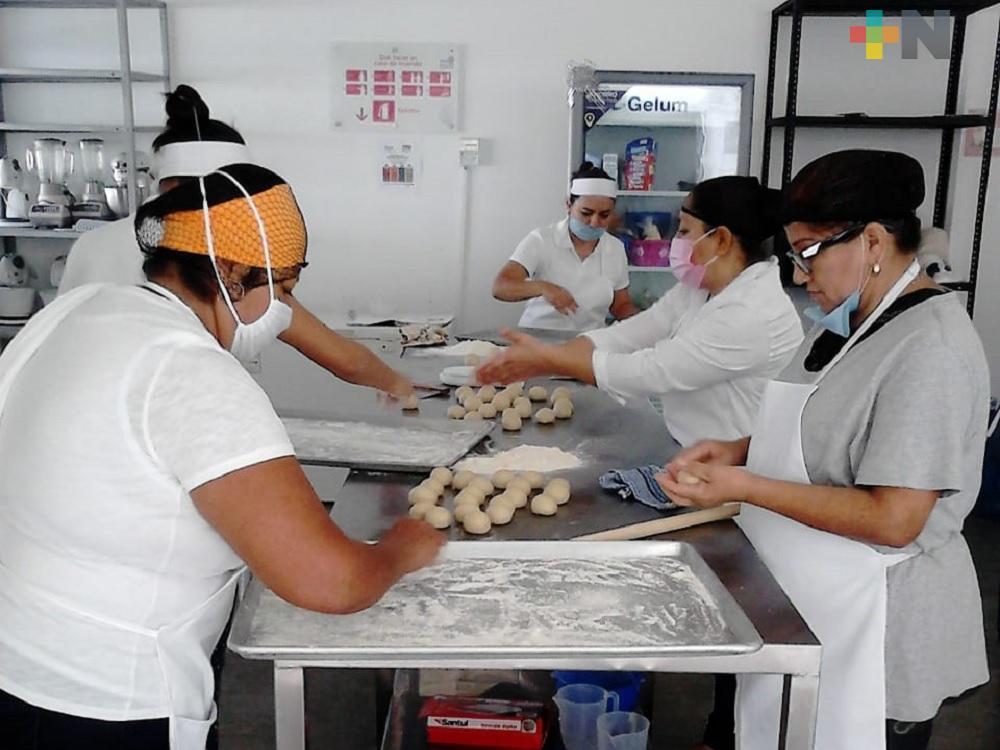 Imparten curso de repostería en Martínez de la Torre, para autoempleo