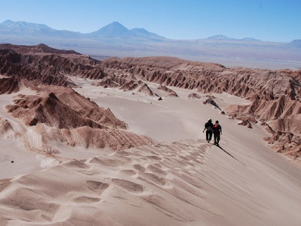 Científicos hallan meteoritos en desierto chileno de Atacama