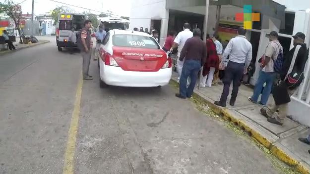Nace bebé en taxi, en la entrada del Hospital Regional de Coatzacoalcos