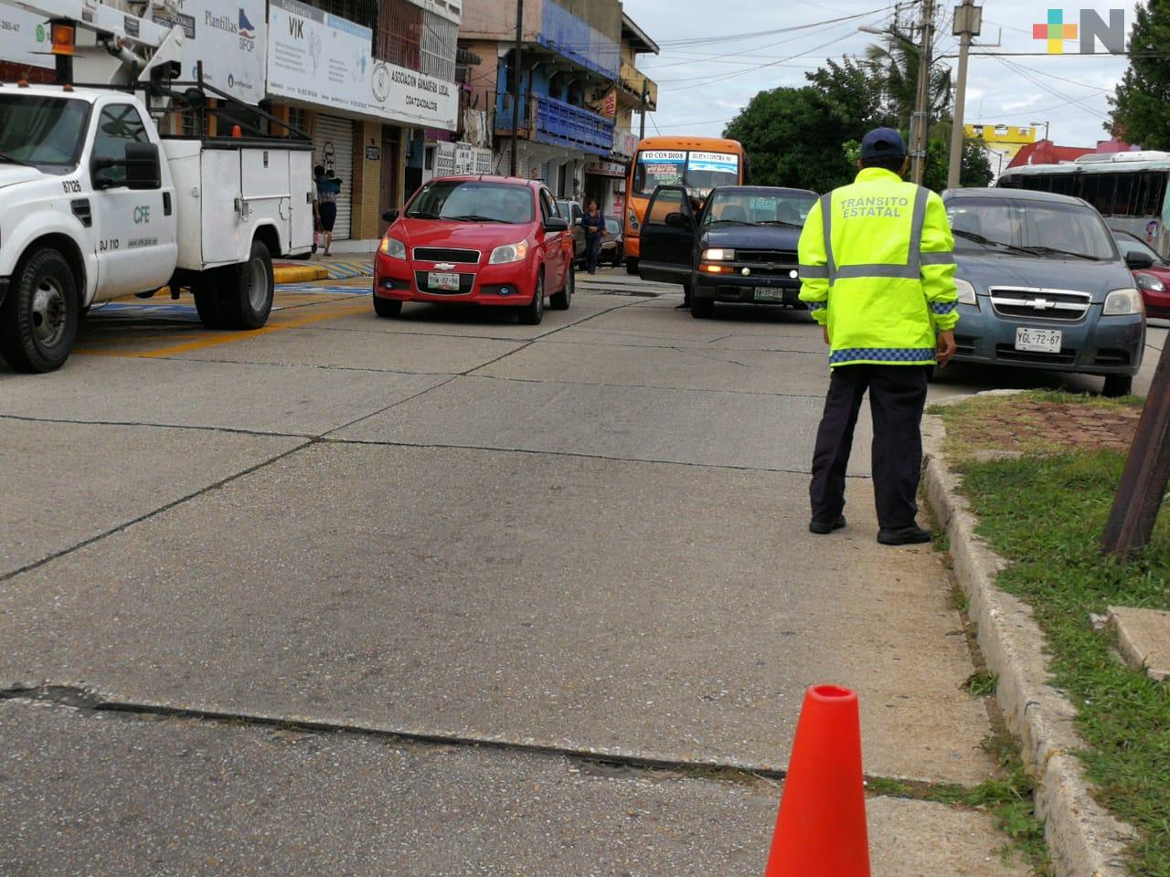 Tránsito de Coatzacoalcos aplica operativo en vialidades aledañas a panteones