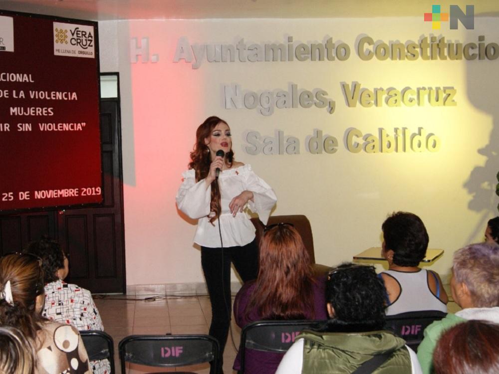 En Nogales, Carmen Campuzano ofreció la plática “Tú y yo elijamos vivir sin violencia”