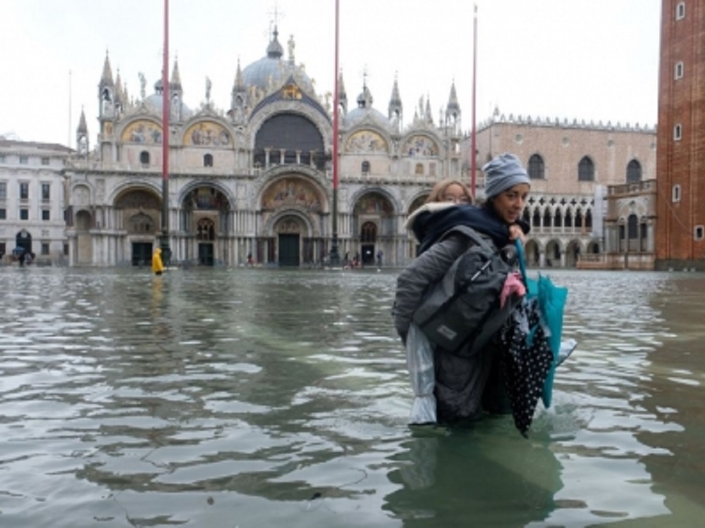 Estado de emergencia en Venecia por la mayor inundación en medio siglo