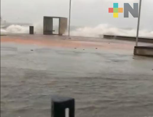 Frente Frío 8 deja daños en negocios del bulevar costero Manuel Ávila Camacho