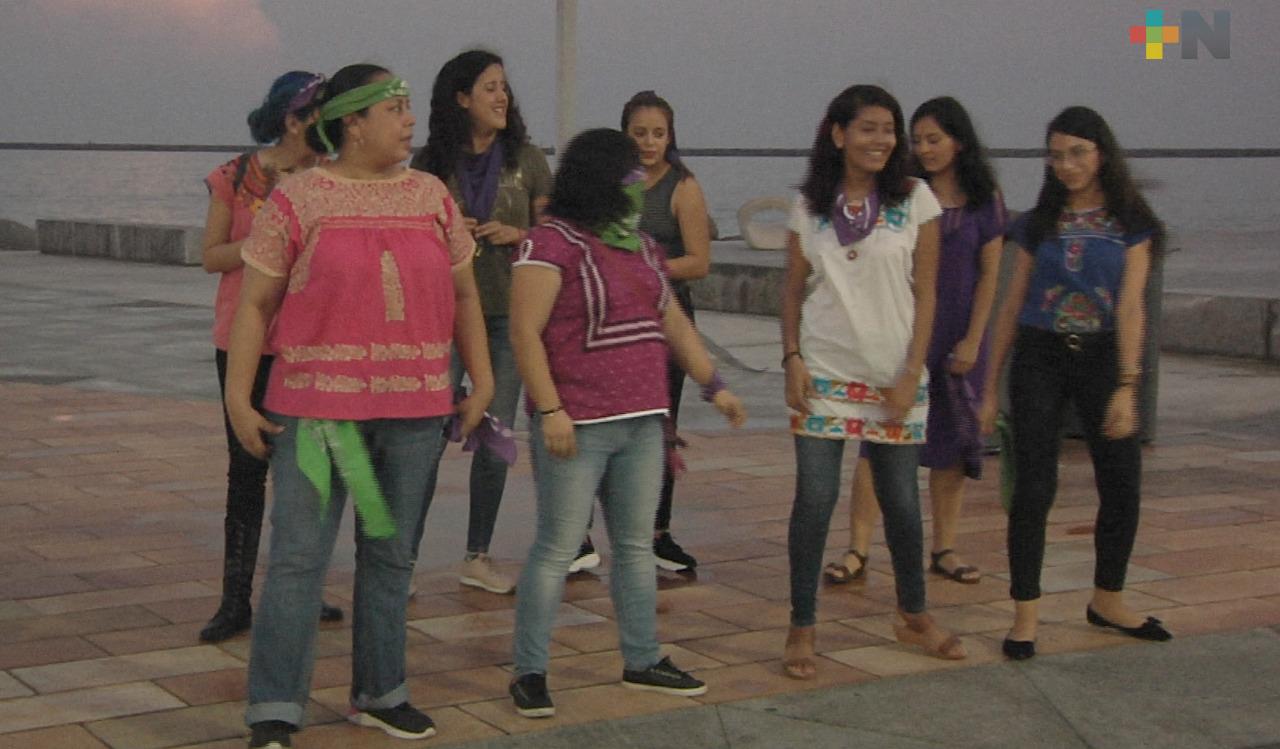 En Veracruz replican el performance “Un Violador en tu Camino”