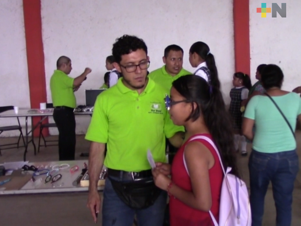 Municipios de Texcatepec, Ilamatlán y Zacualpan recibieron lentes de Fundación “Ver bien para aprender mejor”