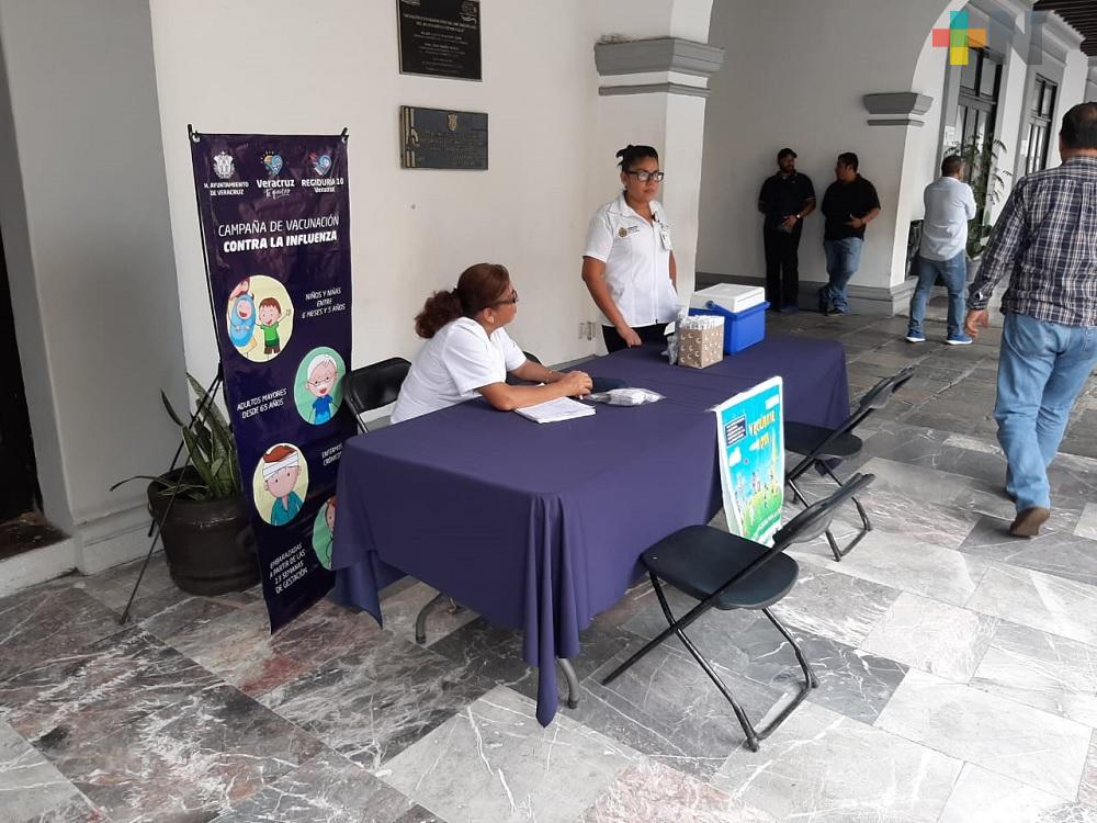 Instalan módulo de vacunación contra la influenza en bajos del palacio municipal de Veracruz