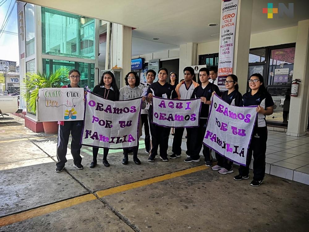 Jóvenes de Coatzacoalcos hacen campaña para orar