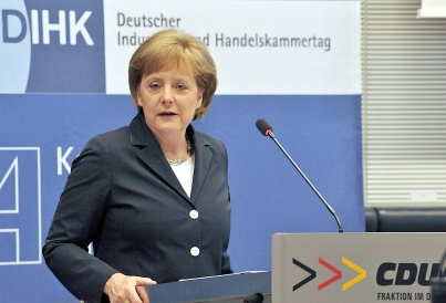 Merkel llama a defender la libertad a 30 años de la caída del Muro