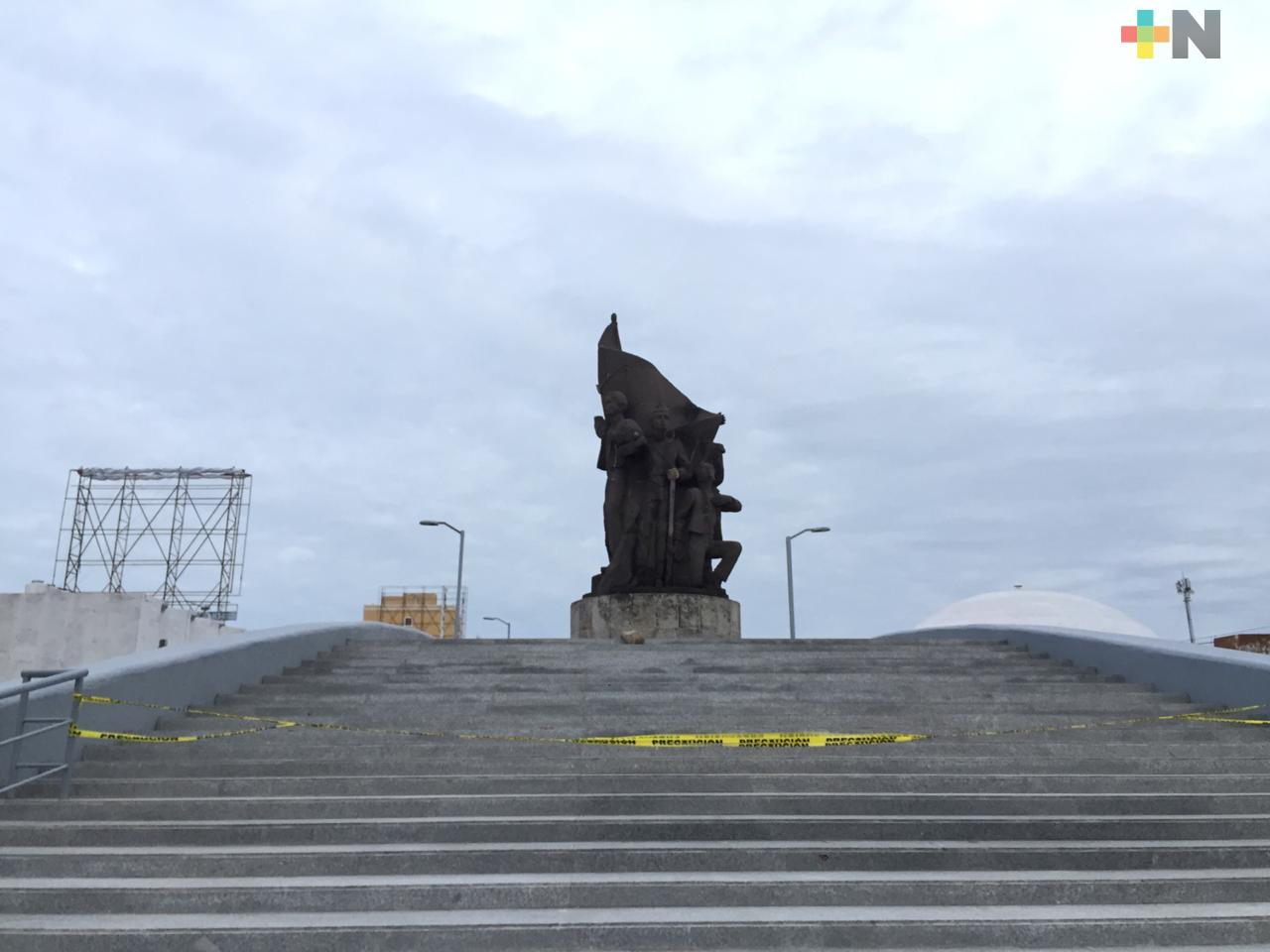 Viento derribó parte de la base del monumento a los Niños Héroes