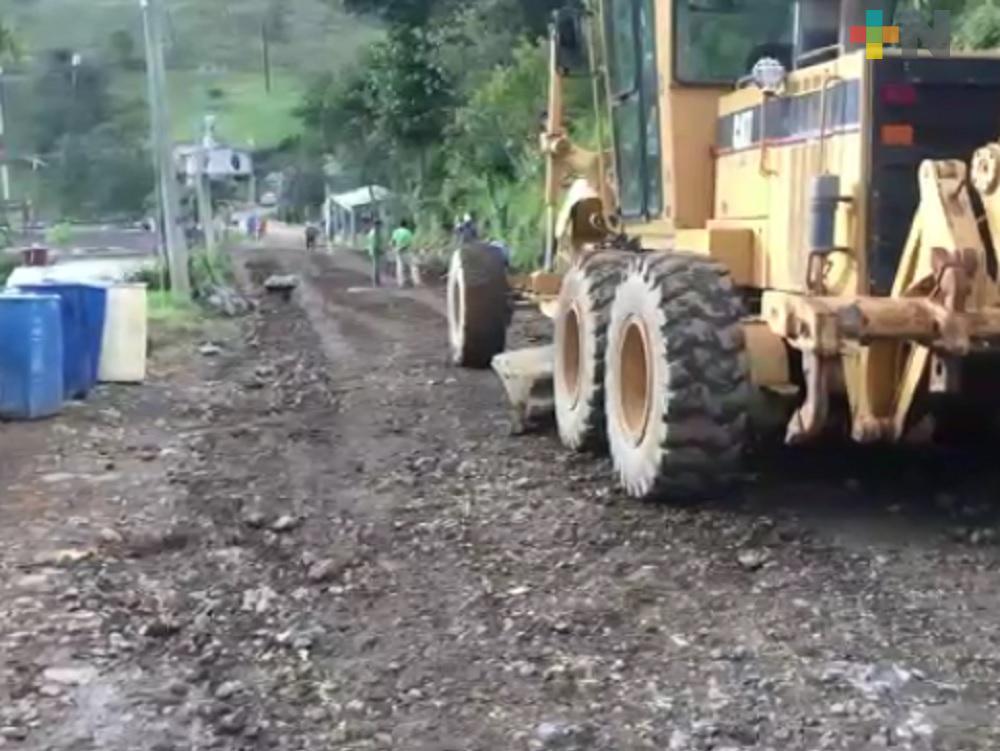 Con una inversión estatal y federal se rehabilita puente y se pavimenta calle en Texcatepec
