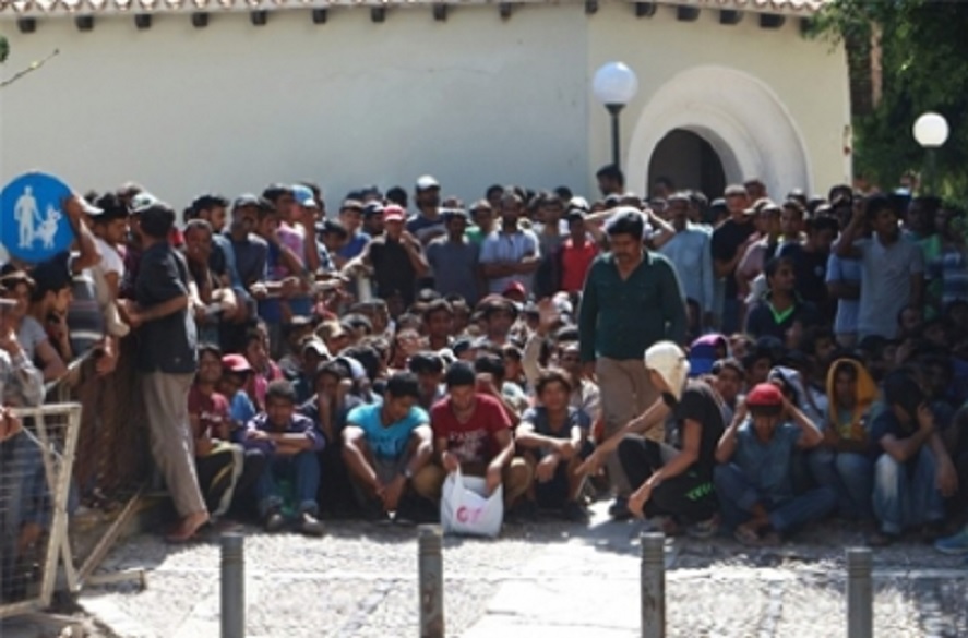 Policía griega descubre a 41 migrantes en camión