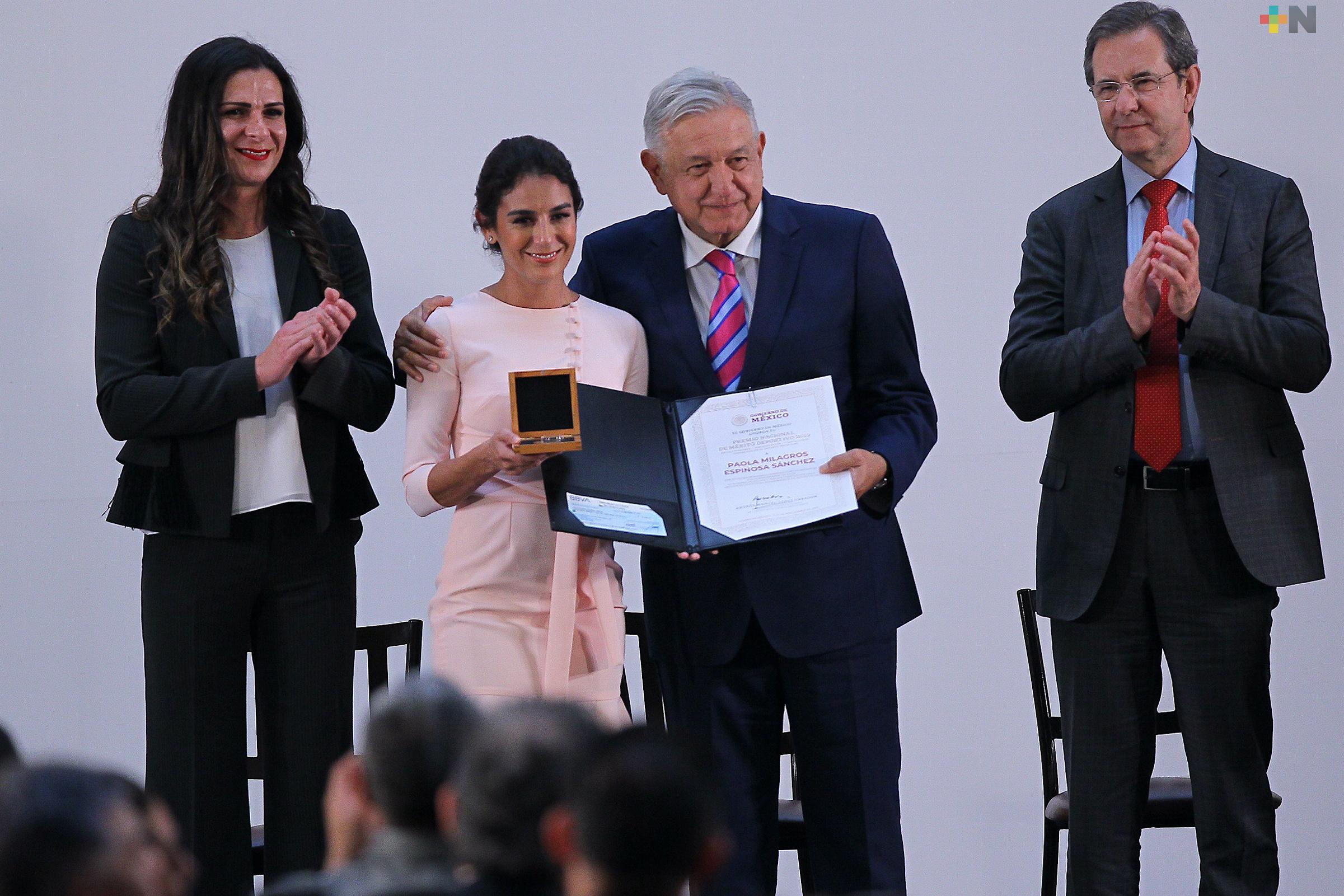 Entrega AMLO premios nacionales del Deporte y al Mérito Deportivo