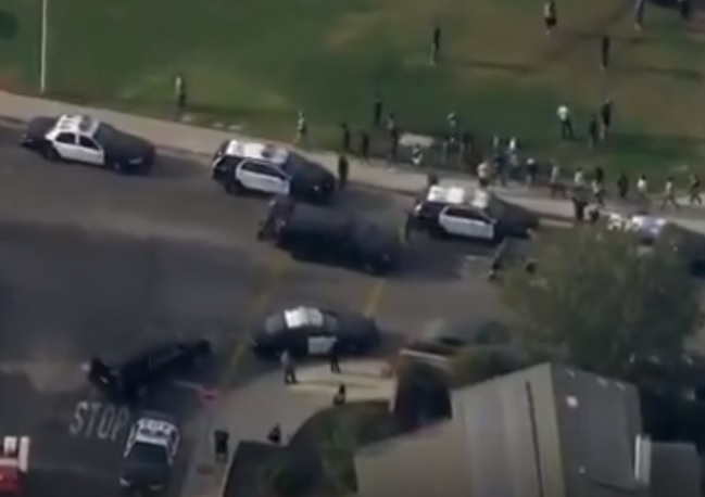 Reportan tiroteo en escuela de California