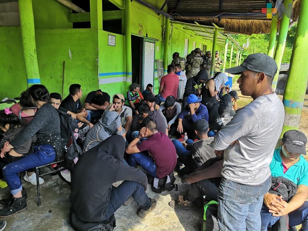 Rescatan 58 migrantes; había menores de edad y una embarazada