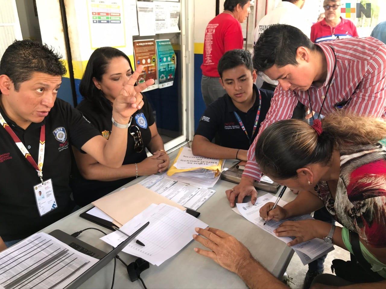 Instala Transporte del Estado módulo itinerante, en Coatzacoalcos