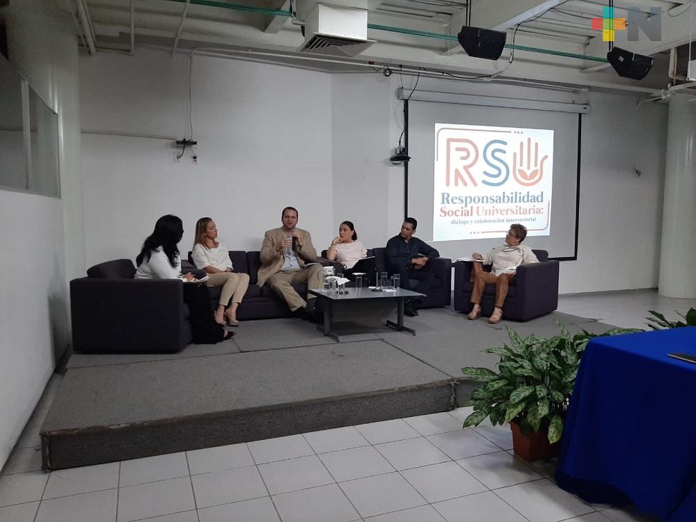 UV realiza segundo Coloquio Responsabilidad Social Universitaria