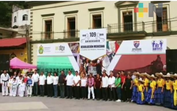 Habitantes de comunidades indígenas participaron en el desfile del 109 Aniversario de la Revolución Mexicana
