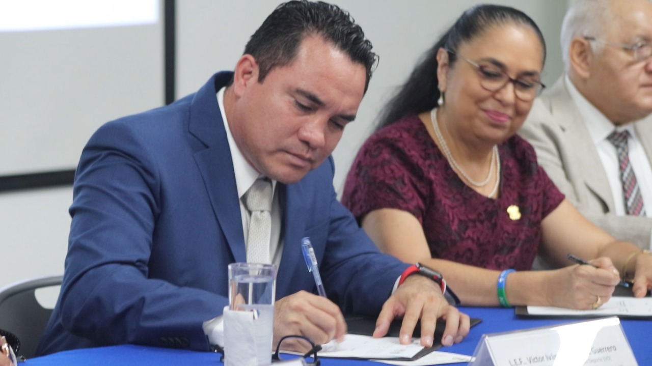 Firman IVD y UV convenio de Colaboración Institucional
