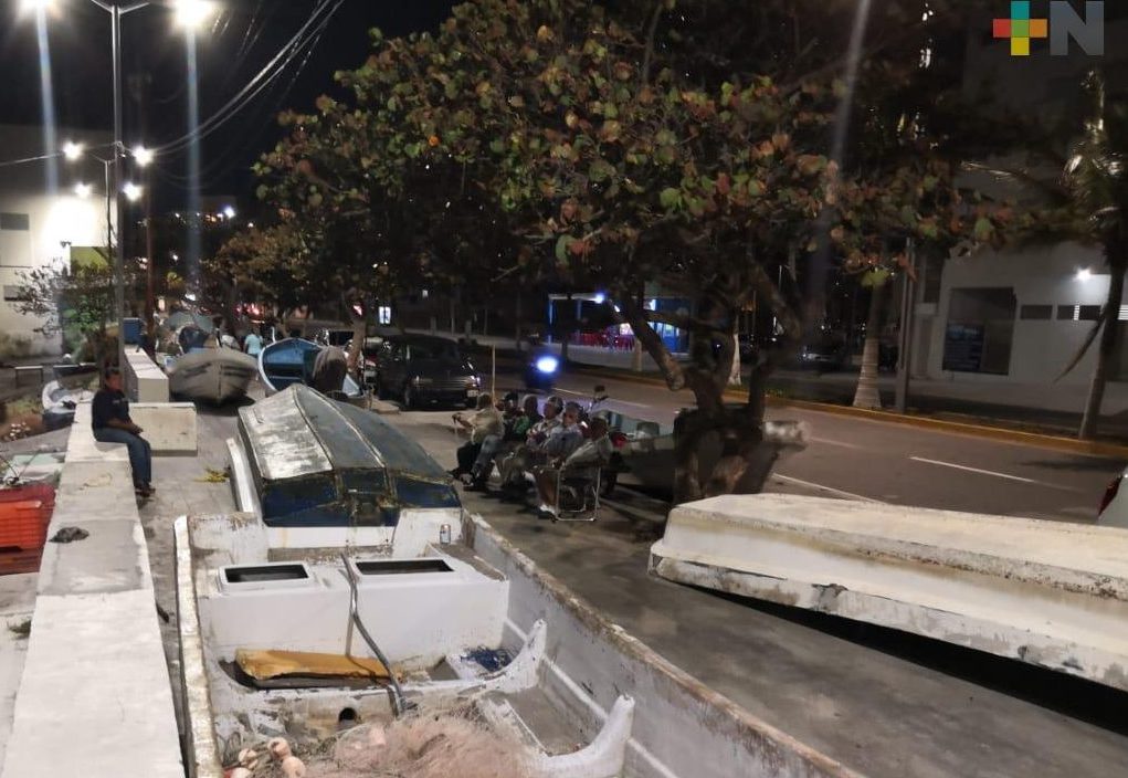 Pescadores resguardan embarcaciones por efectos del Frente Frío 12