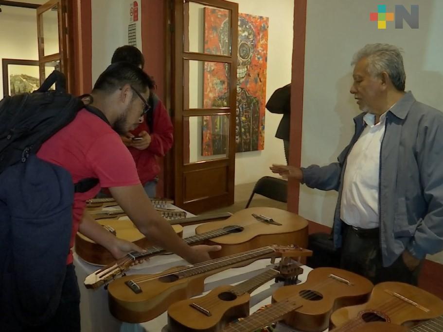 Lauderos de Xalapa y la región exhibieron sus instrumentos en el Festival Internacional de Música y Laudería