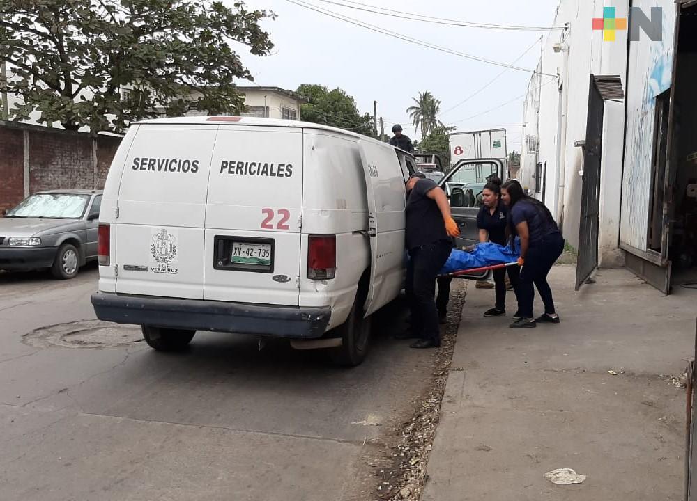 Trabajador muere al caer del techo de una bodega