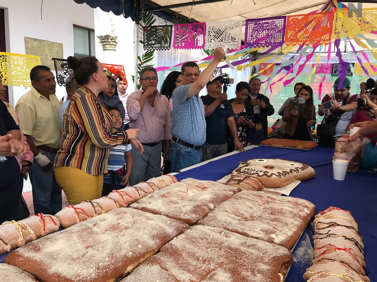 El pan de muerto más grande de la cuenca fue hecho en Cosamaloapan