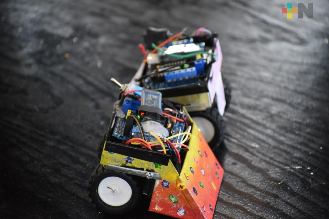 Estudiantes de Tantoyuca destacan en robótica