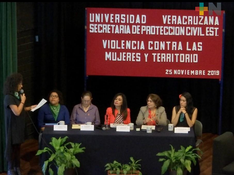 Facultad de Arquitectura realiza debate «Violencia contra la mujer y territorio»