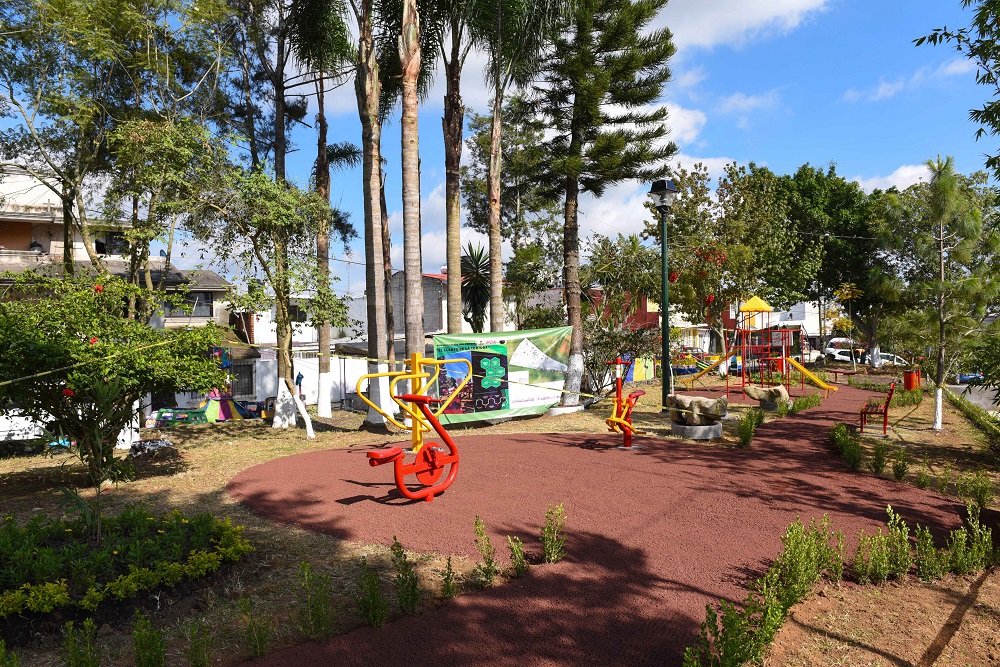 Más espacios de recreación en Xalapa; rehabilitan parque en la colonia Moctezuma