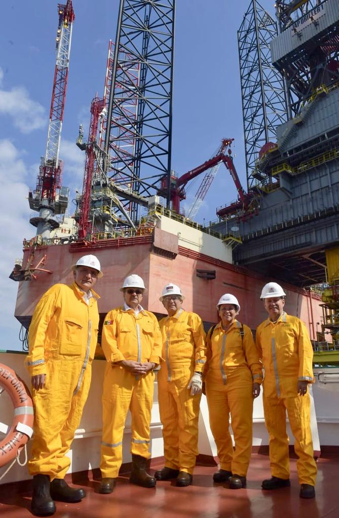 Recorrió AMLO campo petrolero Xikin en Tabasco