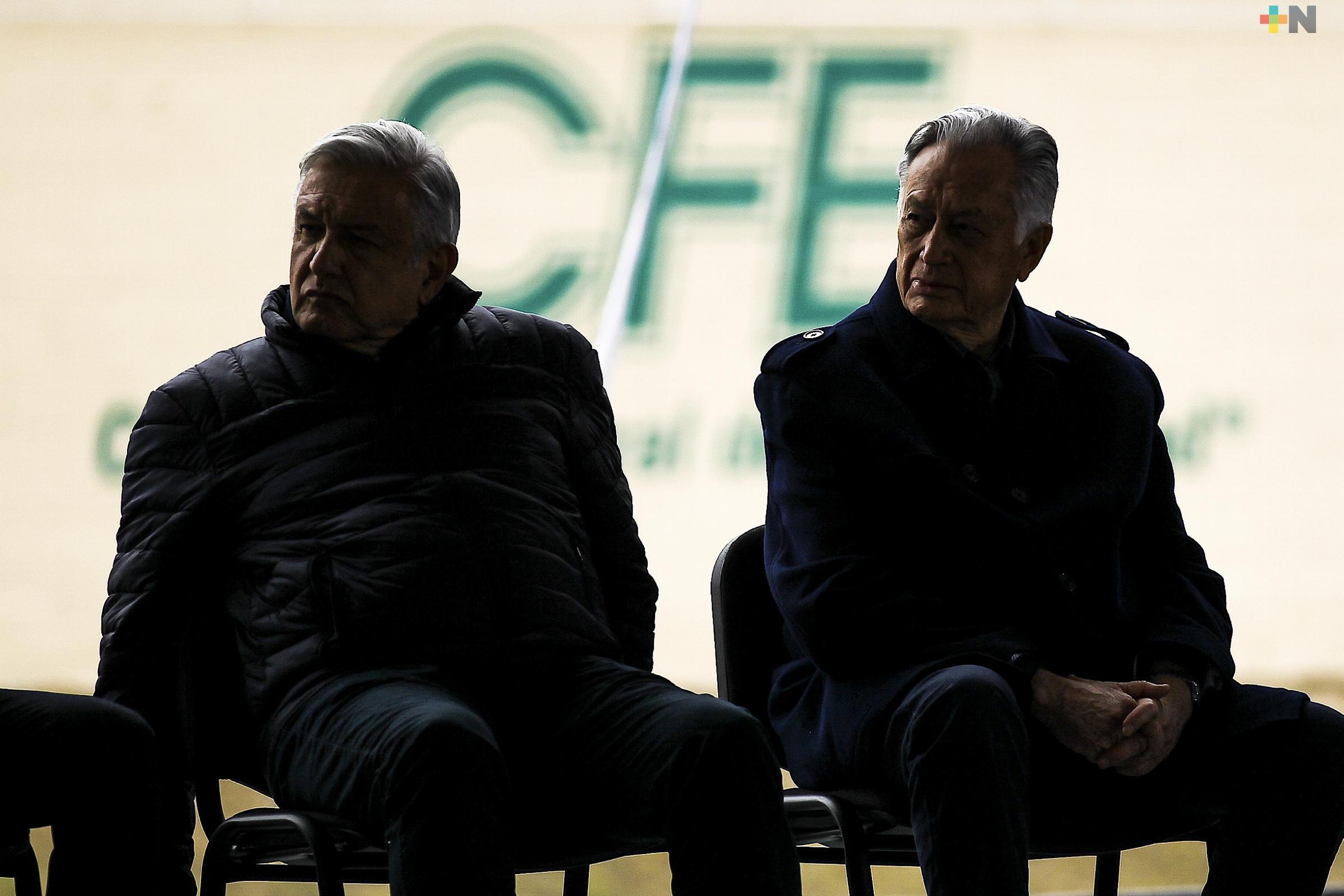 AMLO buscará fortalecer sector energético y detener privatización