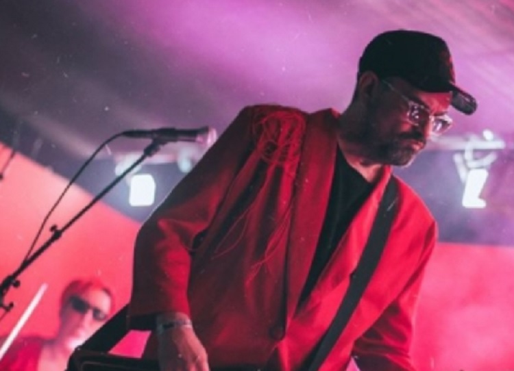 Asaltan y apuñalan a bajista de Miranda en Chile