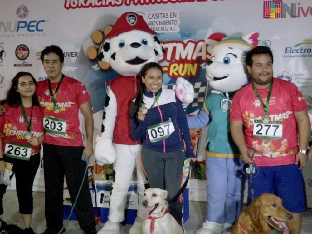 Asociación «Casitas en movimiento» reunió a cientos de mascotas en su Christmas Dog-Run
