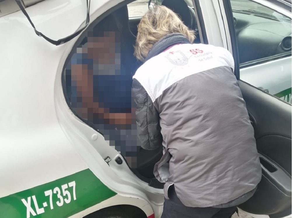Atiende Secretaría de Salud parto de urgencia en un taxi