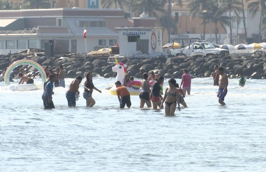 Bañistas visitan playas de Veracruz
