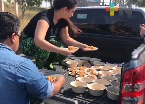 Realizan Caravana de la Alegría: 200 comidas, 200 colitas felices