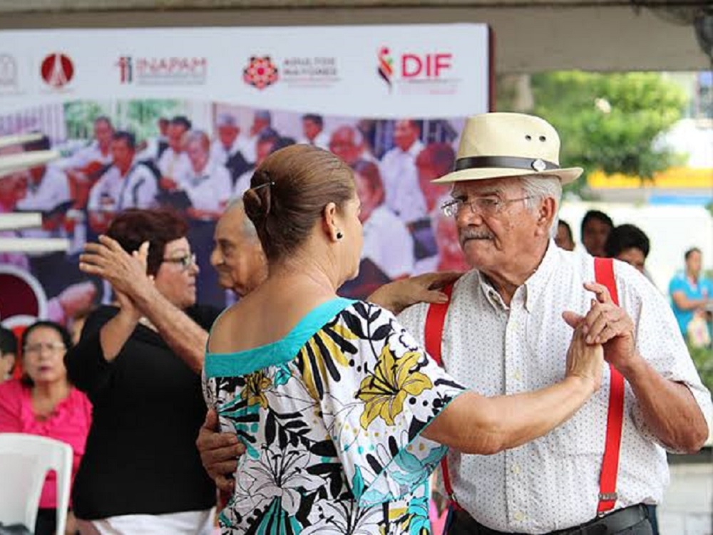 Talleres para adultos mayores ayudan a prevenir demencia senil