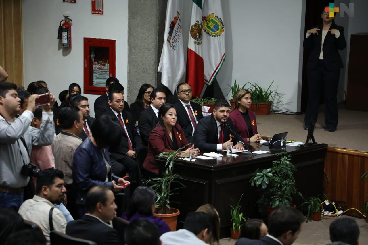 Entregó  SEV 930 acciones y 354 obras escolares, en este primer año