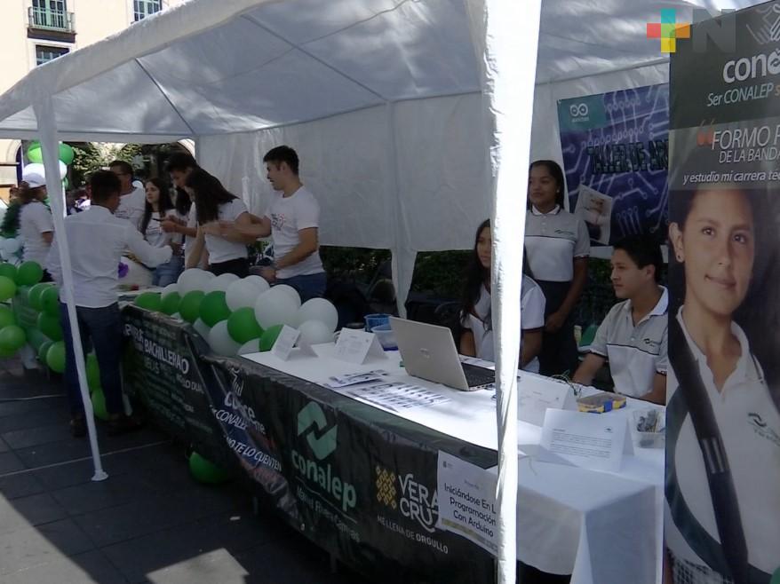 Conalep lleva cabo una feria de proyectos en el parque Juárez de Xalapa