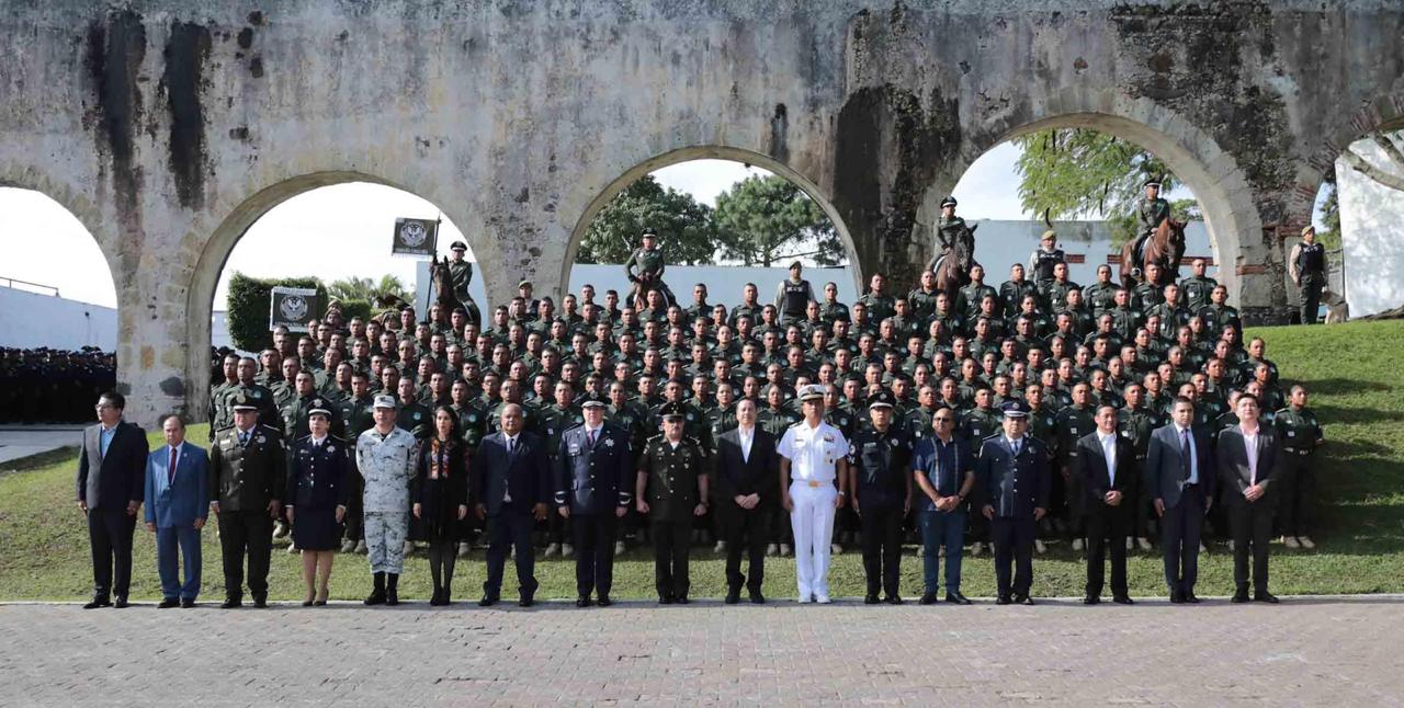 No caer en manos de la corrupción, llamado del gobernador Cuitláhuac García a nuevos oficiales de Policía