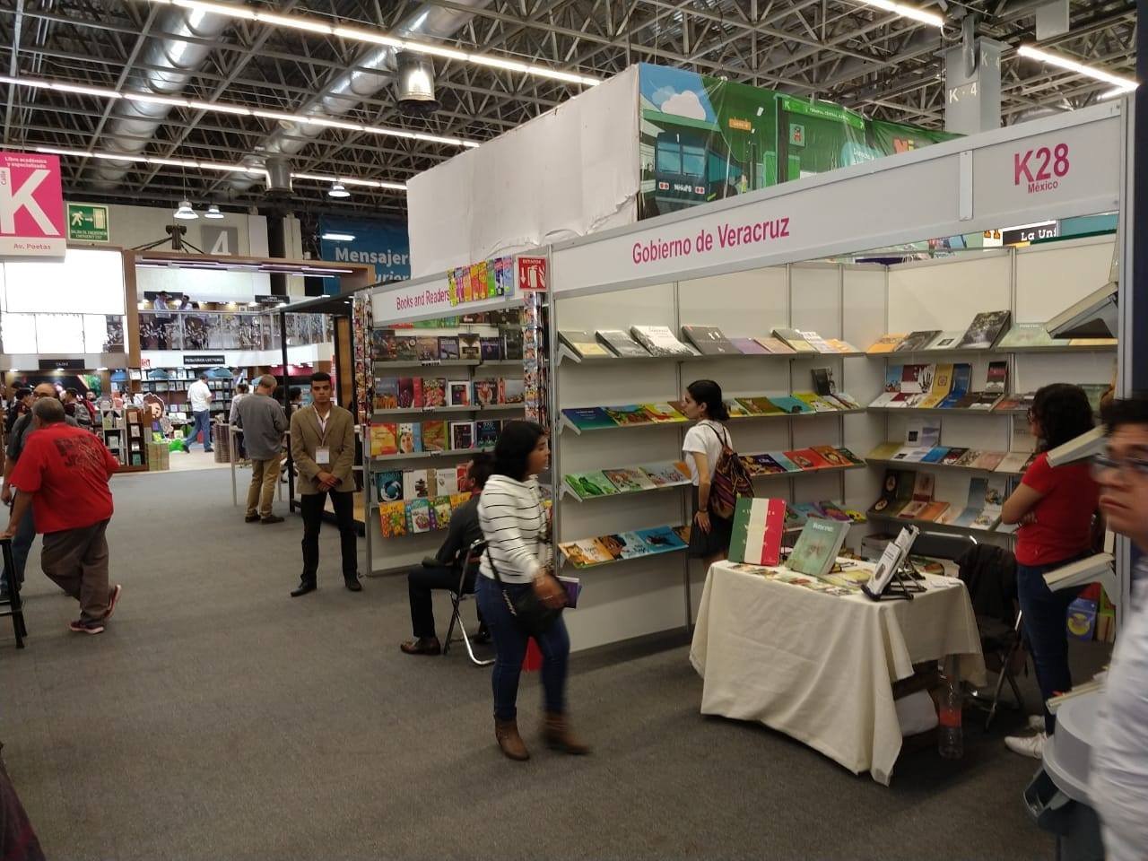 Resaltan cuentos infantiles de la Editora de Gobierno, en Feria del Libro de Guadalajara