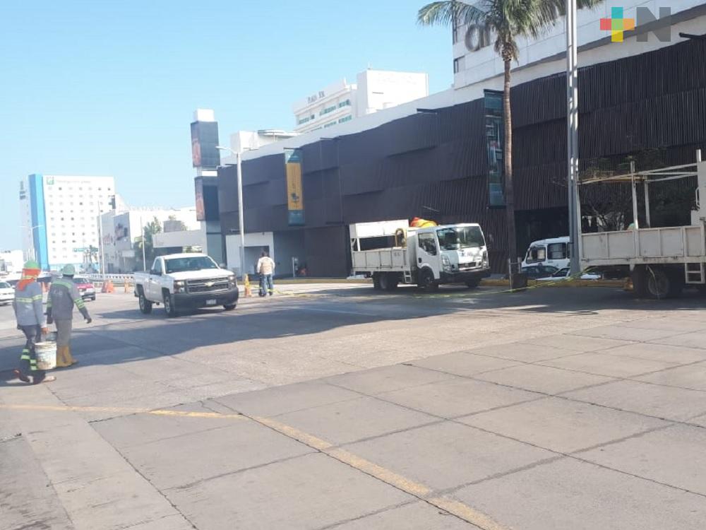 En Boca del Río cierran carriles de bulevar Adolfo Ruiz Cortines por fuga de agua