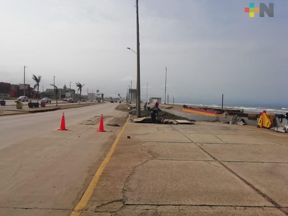 En Coatzacoalcos inician trabajos de limpieza en malecón costero