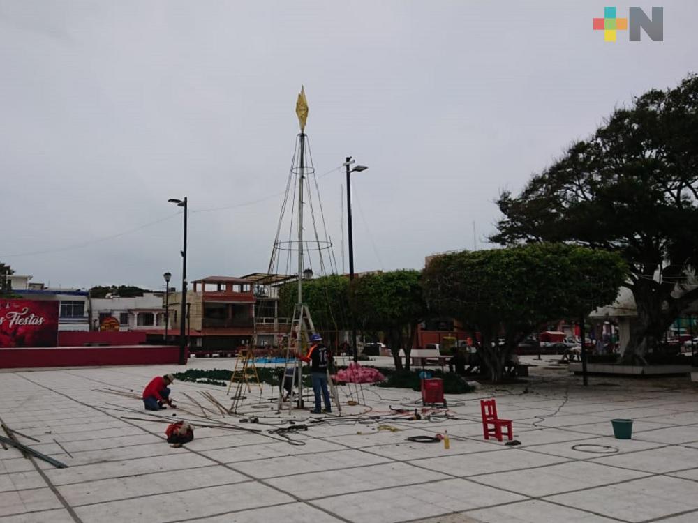 Repararán nacimiento y árbol de Navidad del parque Independencia de Coatzacoalcos, dañado por FF 23